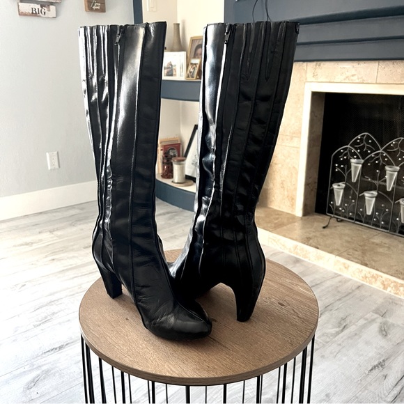 Tsubo Shoes - TSUBO Women’s Knee height Boots textured black leather 9.5 Goth Academia Rock